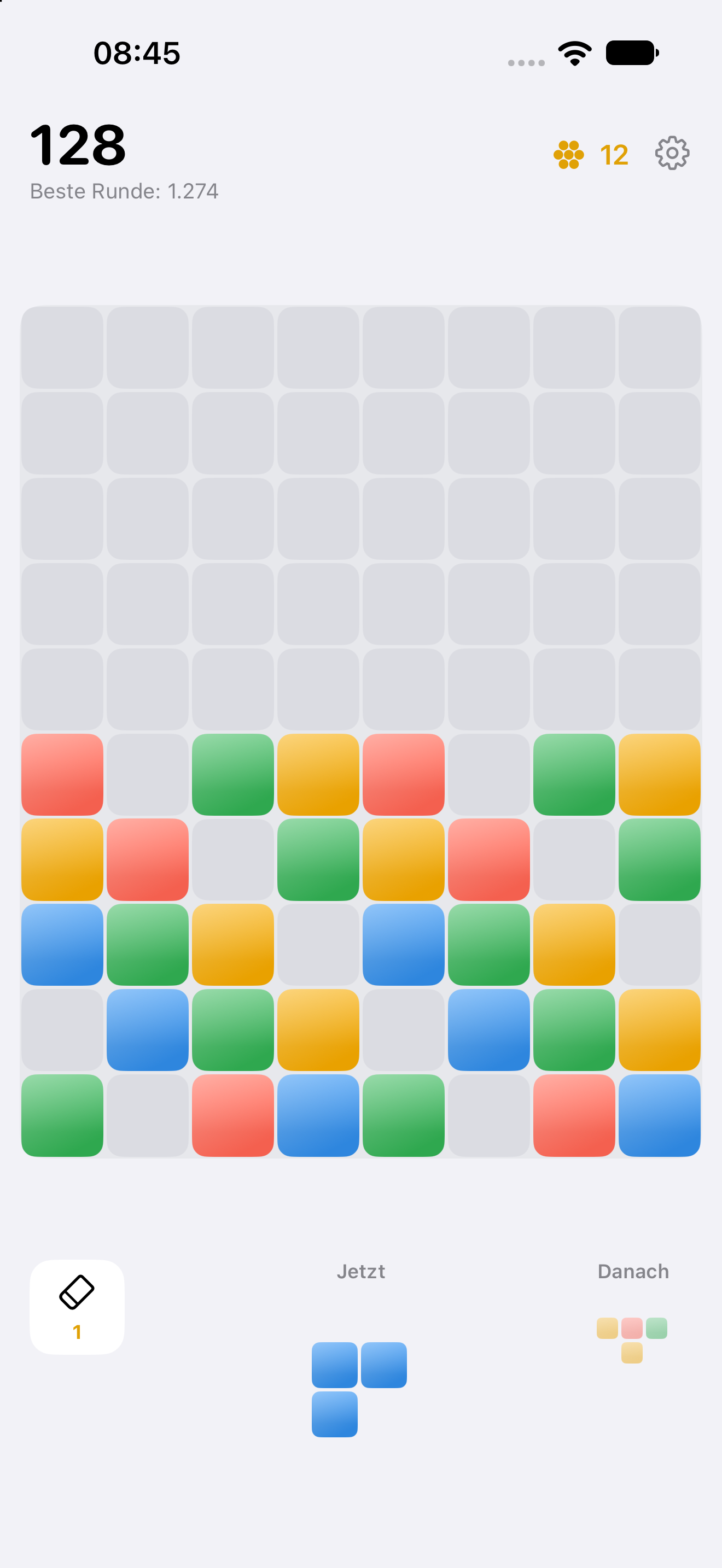 KityBlocks auf einem iPhone: farbiges Spielfeld, darunter die nächste Form